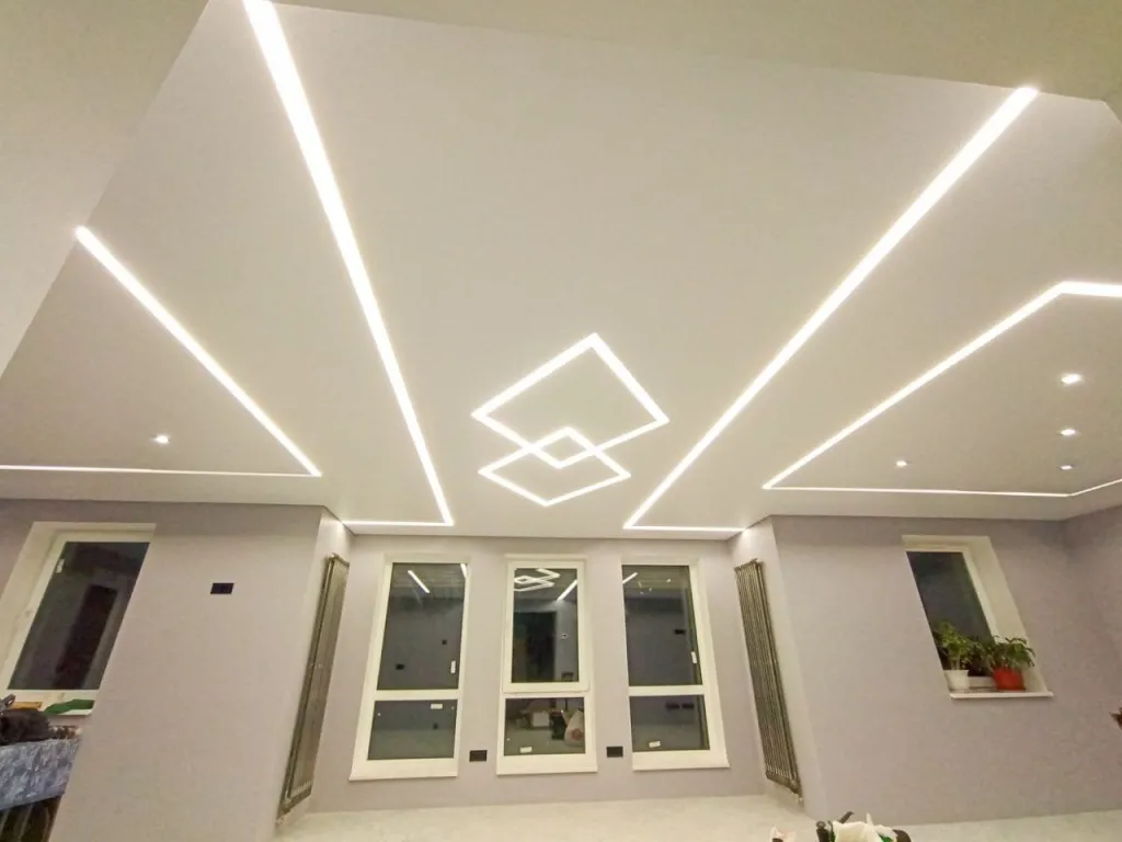 Натяжные потолки для спальни